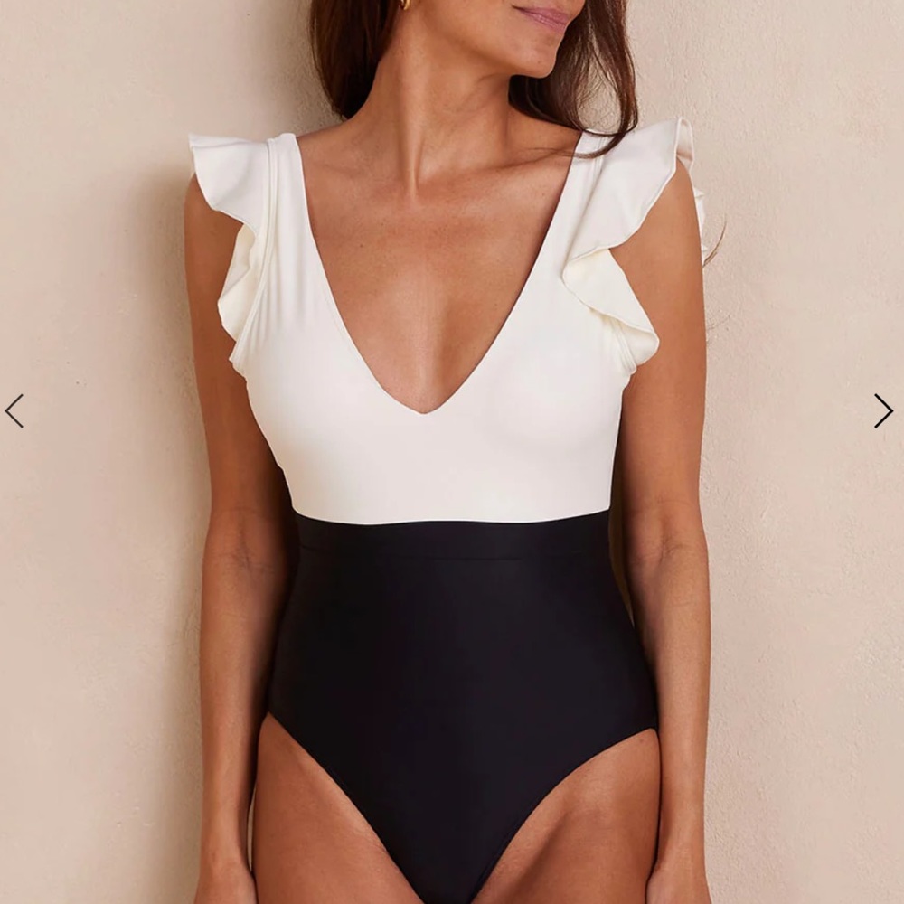Summersalt  Ruffle Backflip One Piece Swimsuit in Sea Urchin/White Sand Size 12